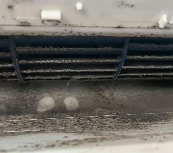 邱县空调吹的风有股烧焦味是怎么回事